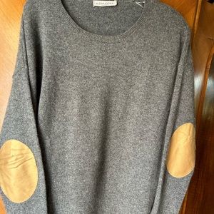 Alessandra grey cashmere sweater elbow patches szM
Lovely soft Classic. On Sale